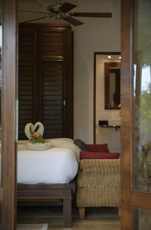 Hotel D'anse Boileau & Restaurant Chez Plume 4*