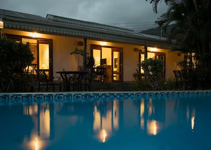 Auberge D\'Anse Boileau & Restaurant Chez Plume