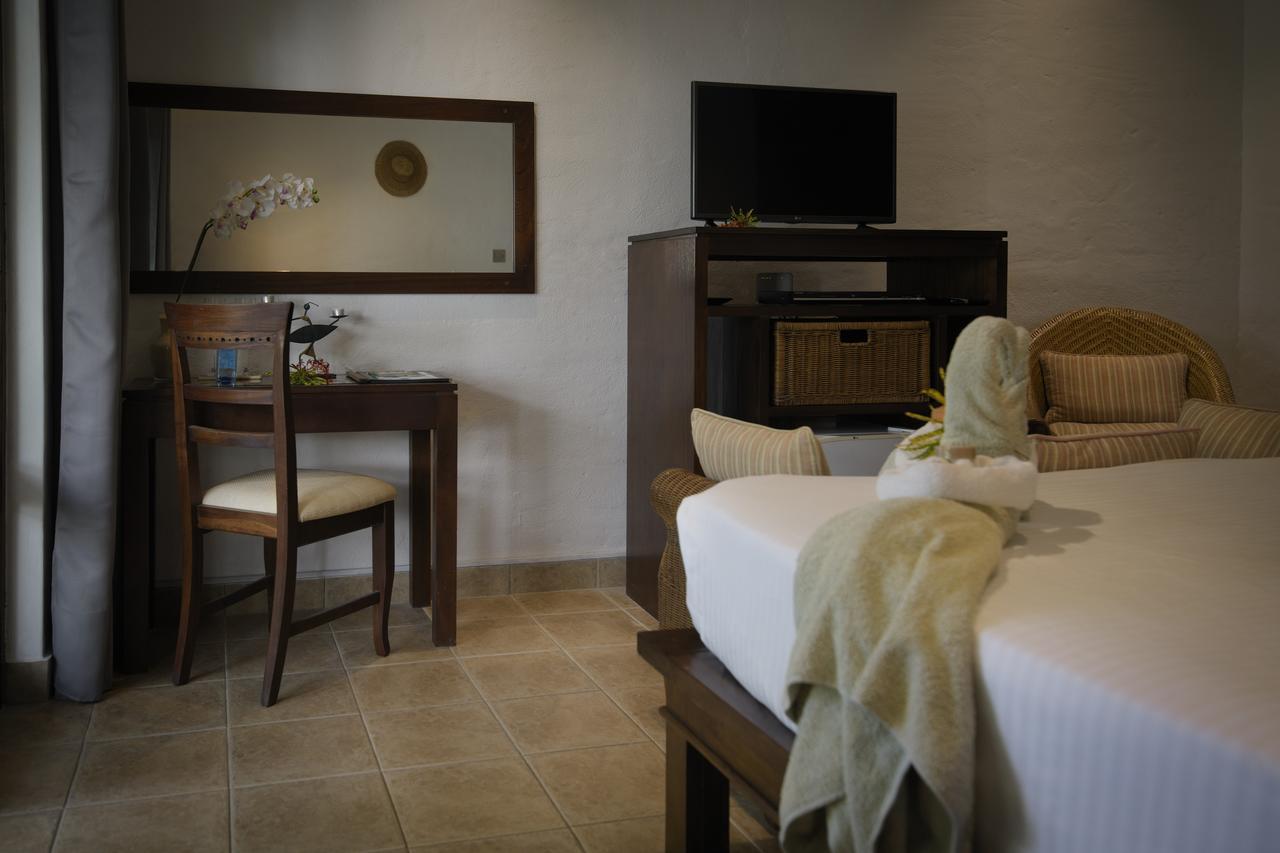 Отель D'anse Boileau & Restaurant Chez Plume 4*